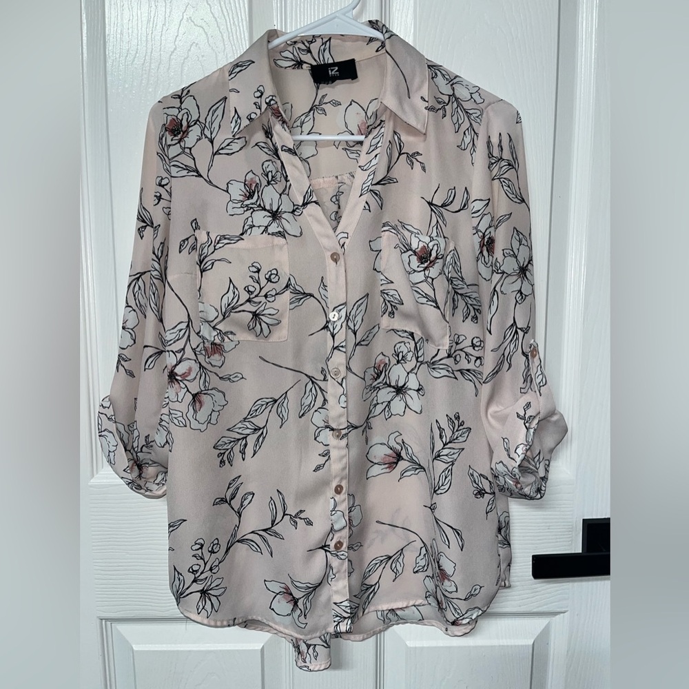 IZ Byer Top blouse button front women Medium 3/4 sleeves Pink Floral